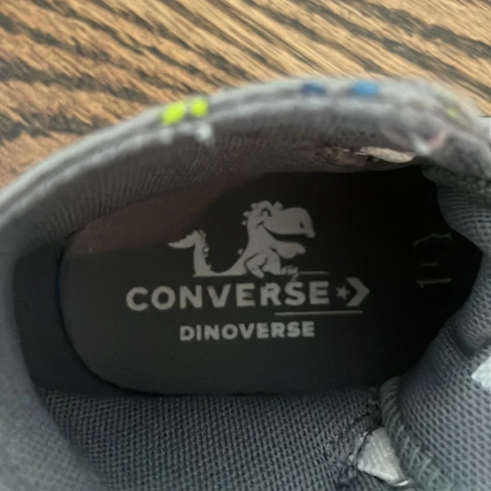 Converse Dinoverse Dinosaur Chuck Taylor toddler size 8